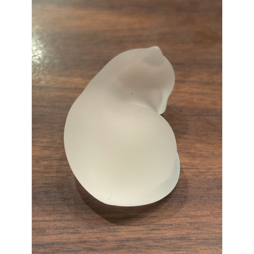 The Franklin Mint Frosted Satin Glass Sleeping Cat Figurine Vintage Art Glass - Picture 6 of 10